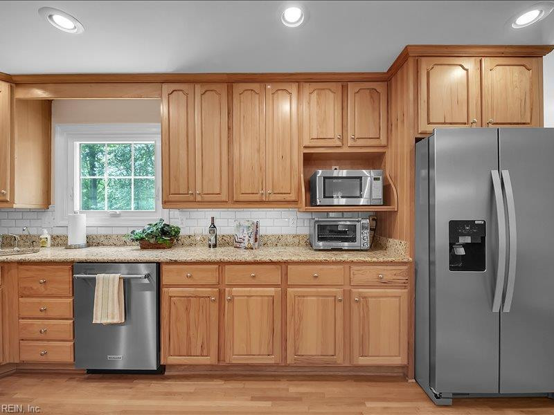 Photo 7 of 39 residential for sale in Chesapeake virginia