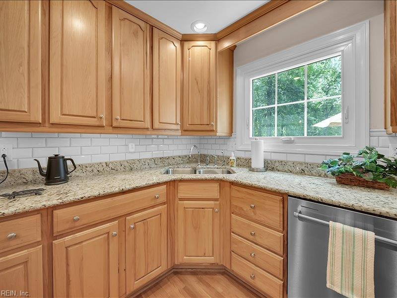 Photo 8 of 39 residential for sale in Chesapeake virginia