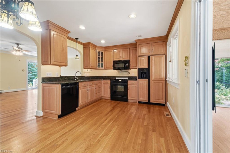 Photo 12 of 43 residential for sale in Norfolk virginia
