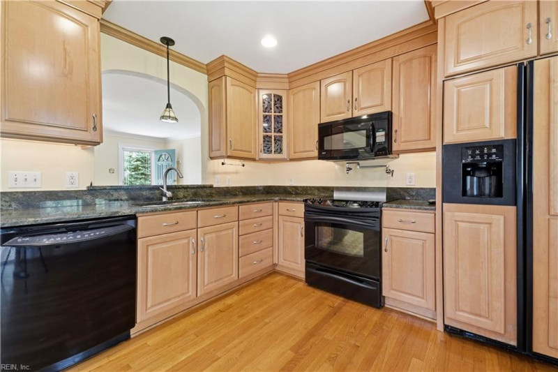 Photo 13 of 43 residential for sale in Norfolk virginia