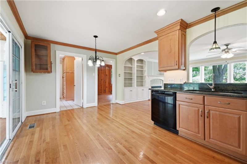 Photo 14 of 43 residential for sale in Norfolk virginia