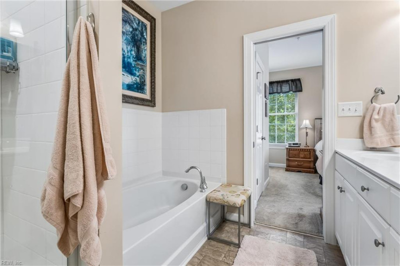 Photo 10 of 40 residential for sale in York County virginia