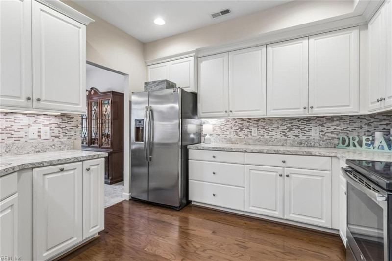 Photo 11 of 40 residential for sale in York County virginia