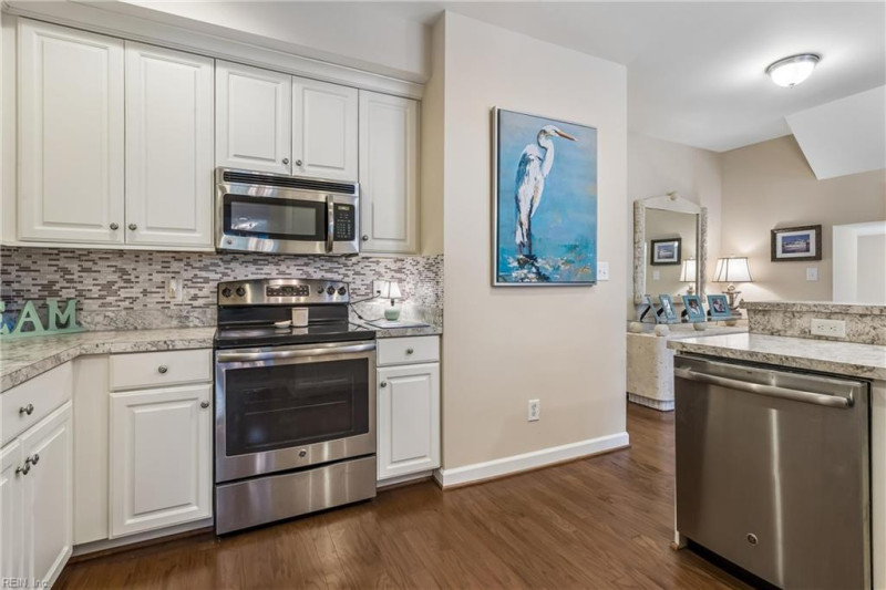 Photo 12 of 40 residential for sale in York County virginia