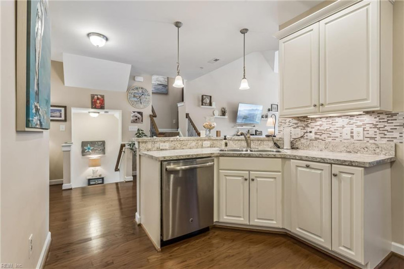Photo 13 of 40 residential for sale in York County virginia