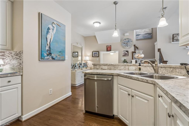 Photo 14 of 40 residential for sale in York County virginia