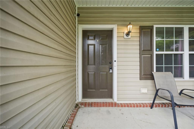 Photo 3 of 35 residential for sale in Chesapeake virginia