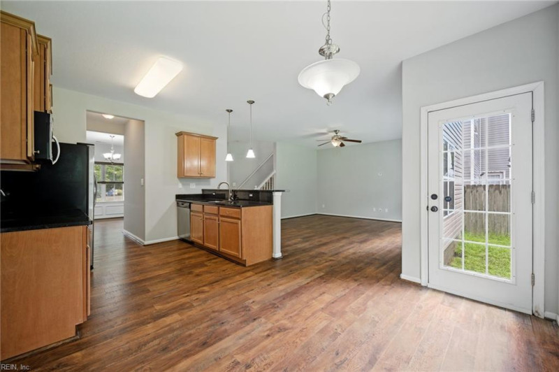 Photo 8 of 35 residential for sale in Chesapeake virginia