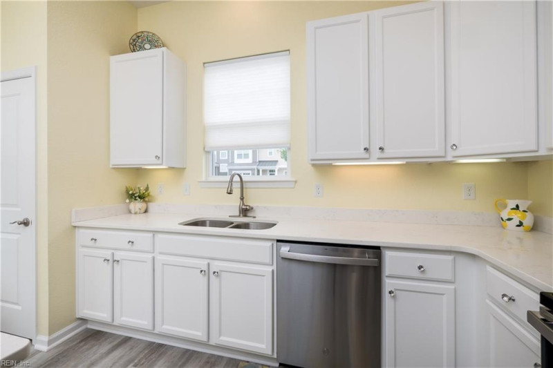 Photo 18 of 35 residential for sale in Chesapeake virginia