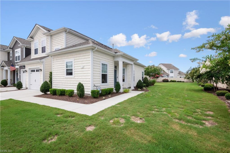 Photo 3 of 35 residential for sale in Chesapeake virginia