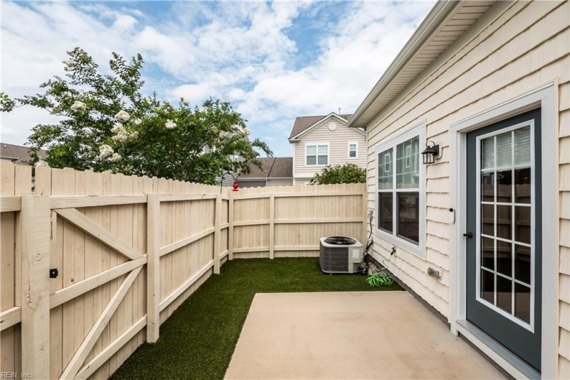 Photo 7 of 35 residential for sale in Chesapeake virginia