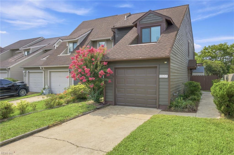 Photo 2 of 36 residential for sale in Virginia Beach virginia