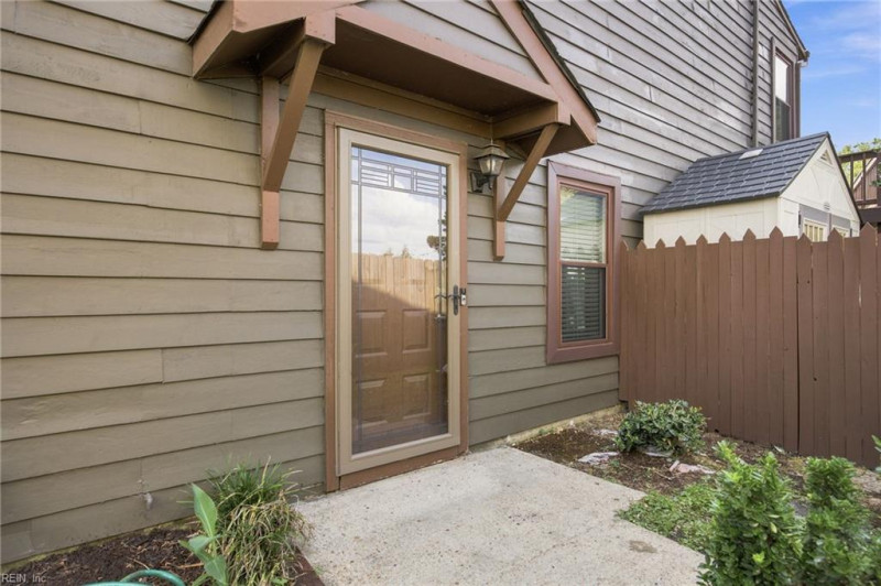 Photo 3 of 36 residential for sale in Virginia Beach virginia