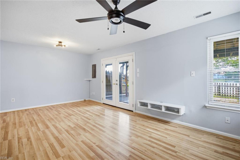 Photo 5 of 36 residential for sale in Virginia Beach virginia