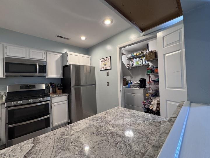 Photo 12 of 37 residential for sale in Virginia Beach virginia