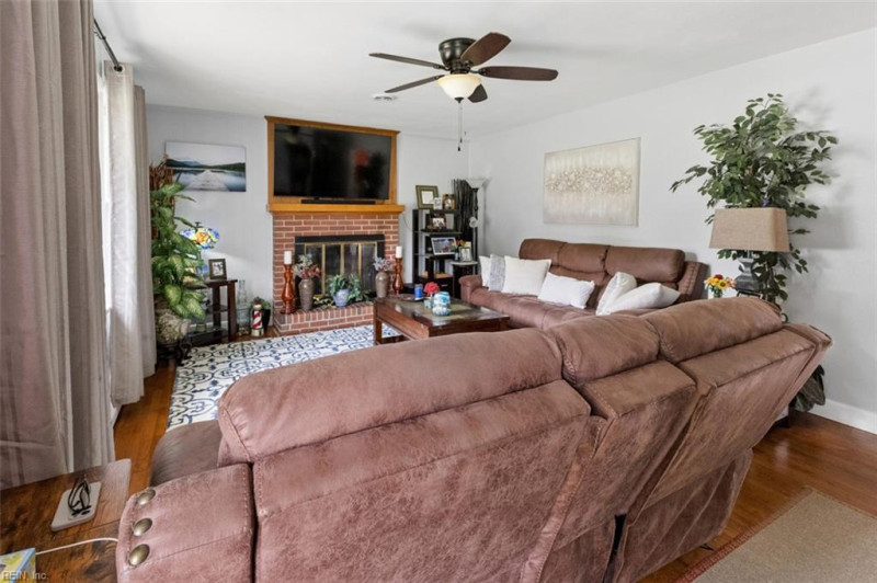 Photo 13 of 50 residential for sale in Chesapeake virginia