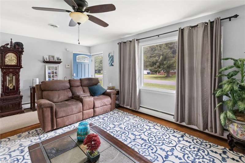 Photo 16 of 50 residential for sale in Chesapeake virginia