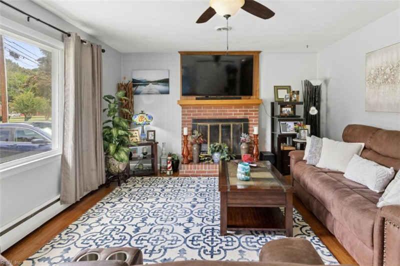 Photo 17 of 50 residential for sale in Chesapeake virginia