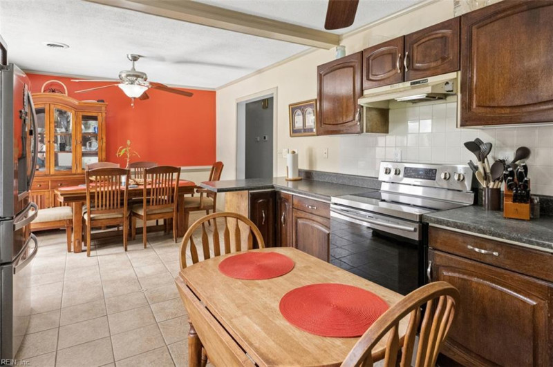 Photo 19 of 50 residential for sale in Chesapeake virginia