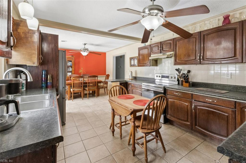 Photo 21 of 50 residential for sale in Chesapeake virginia