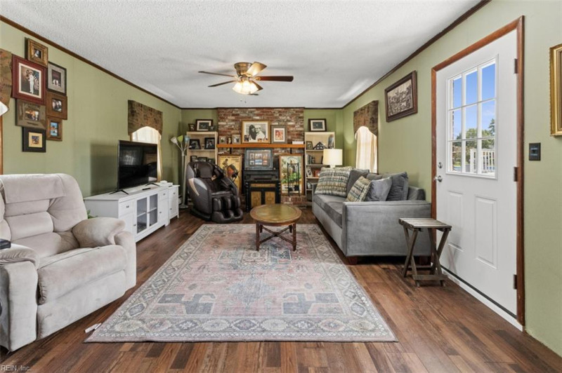 Photo 23 of 50 residential for sale in Chesapeake virginia