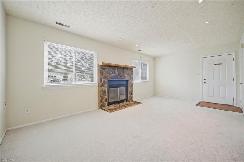 Photo 4 of 24 residential for sale in Virginia Beach virginia