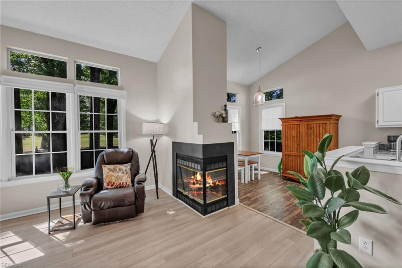 Photo 10 of 40 residential for sale in Chesapeake virginia