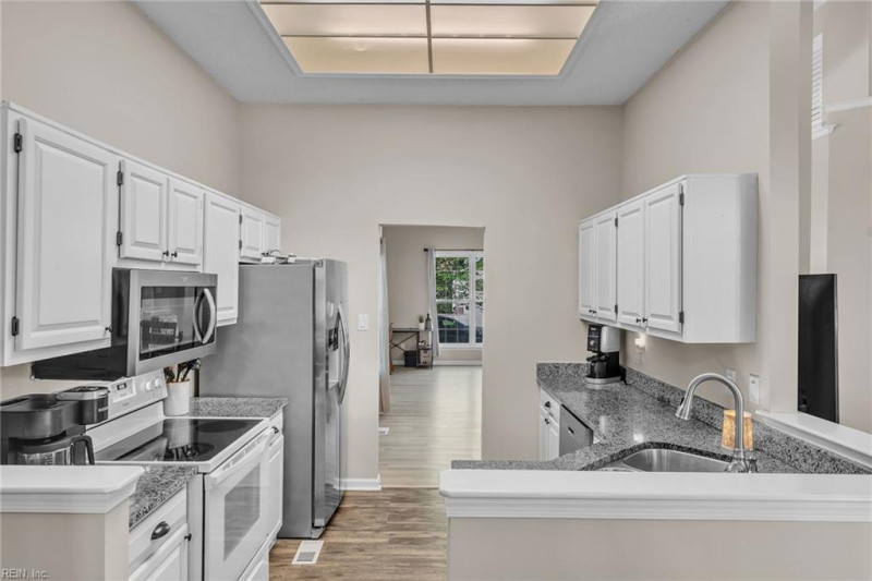 Photo 12 of 40 residential for sale in Chesapeake virginia