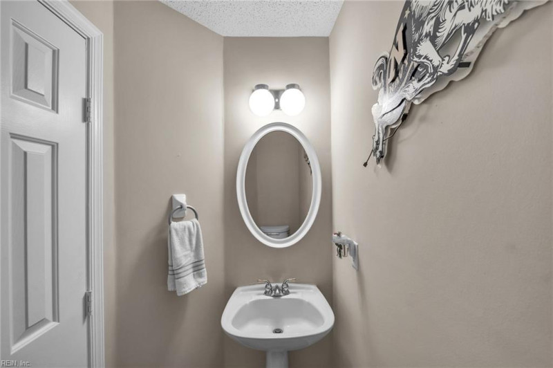 Photo 16 of 40 residential for sale in Chesapeake virginia