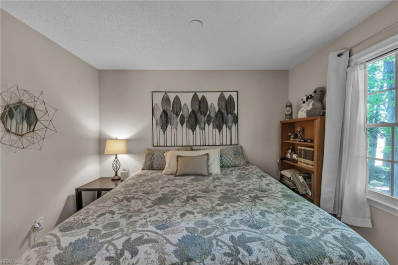 Photo 23 of 40 residential for sale in Chesapeake virginia