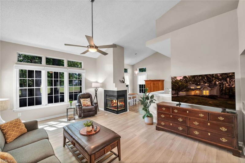 Photo 9 of 40 residential for sale in Chesapeake virginia