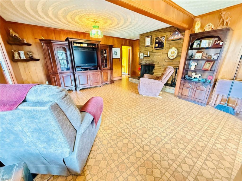 Photo 13 of 24 residential for sale in Chesapeake virginia