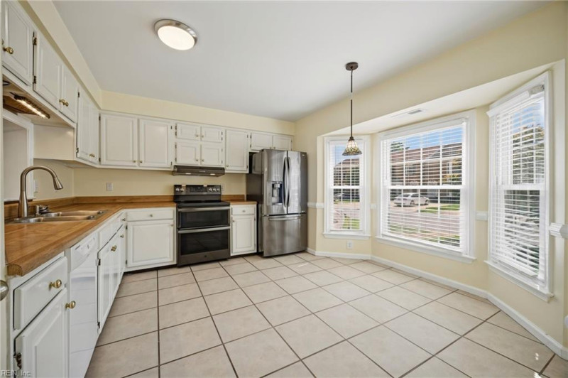 Photo 11 of 40 residential for sale in Virginia Beach virginia