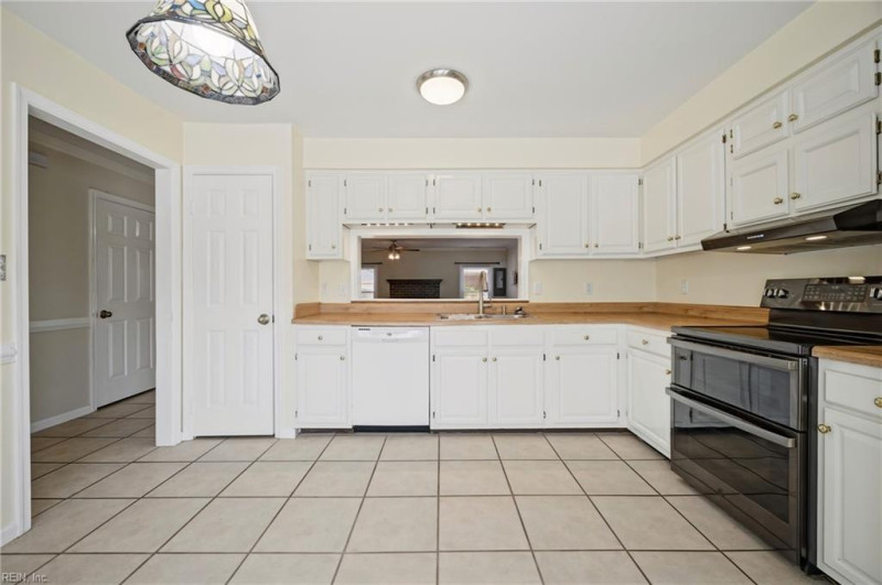 Photo 13 of 40 residential for sale in Virginia Beach virginia