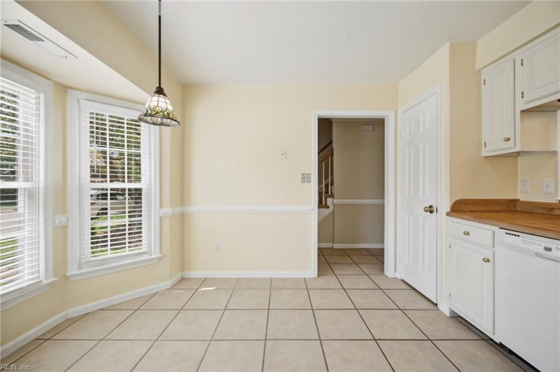 Photo 14 of 40 residential for sale in Virginia Beach virginia