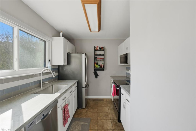 Photo 13 of 43 residential for sale in Virginia Beach virginia