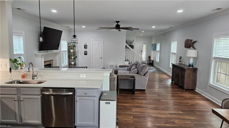 Photo 4 of 29 residential for sale in Virginia Beach virginia