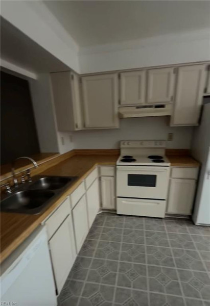 Photo 2 of 8 residential for sale in Chesapeake virginia
