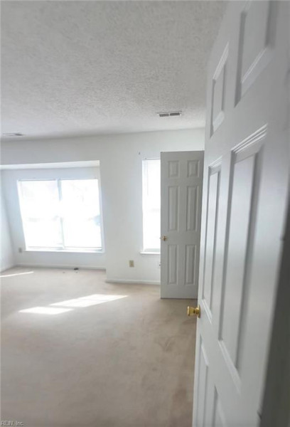 Photo 5 of 8 residential for sale in Chesapeake virginia