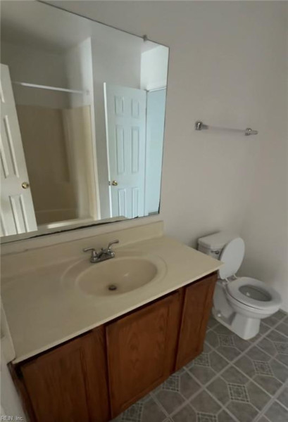 Photo 6 of 8 residential for sale in Chesapeake virginia