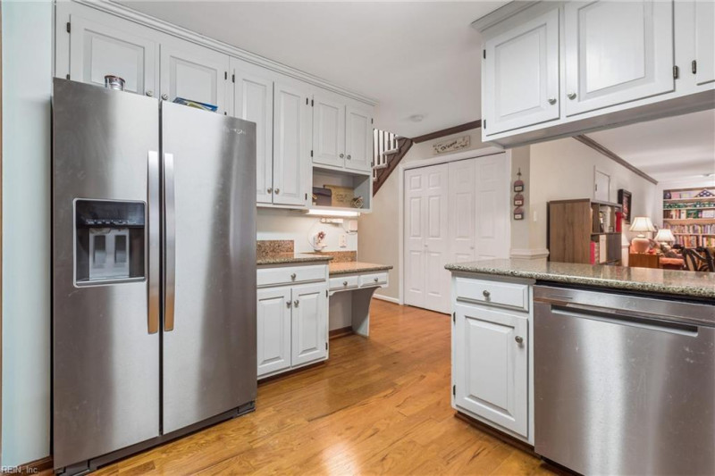 Photo 11 of 50 residential for sale in York County virginia