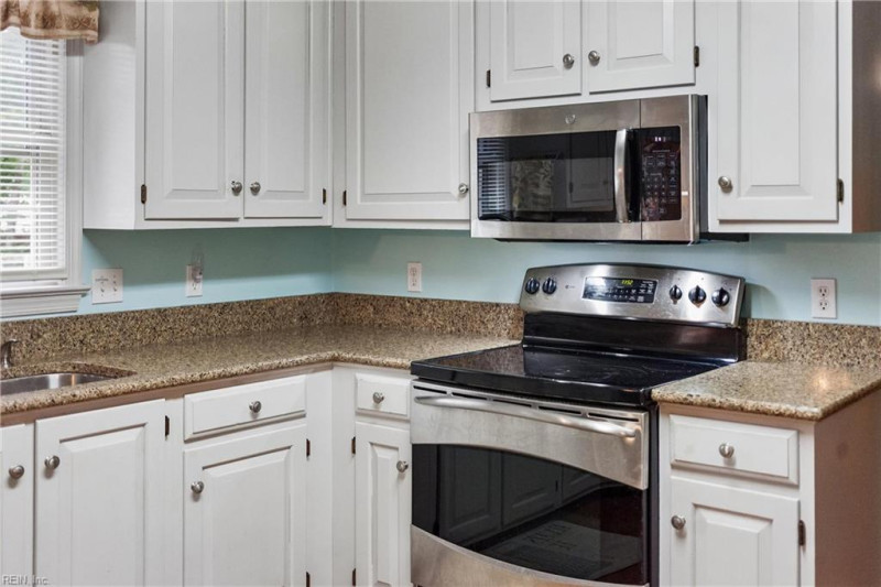 Photo 13 of 50 residential for sale in York County virginia