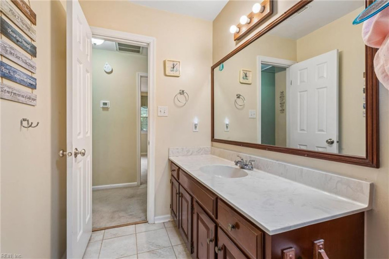 Photo 40 of 50 residential for sale in York County virginia