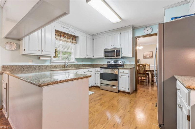 Photo 9 of 50 residential for sale in York County virginia