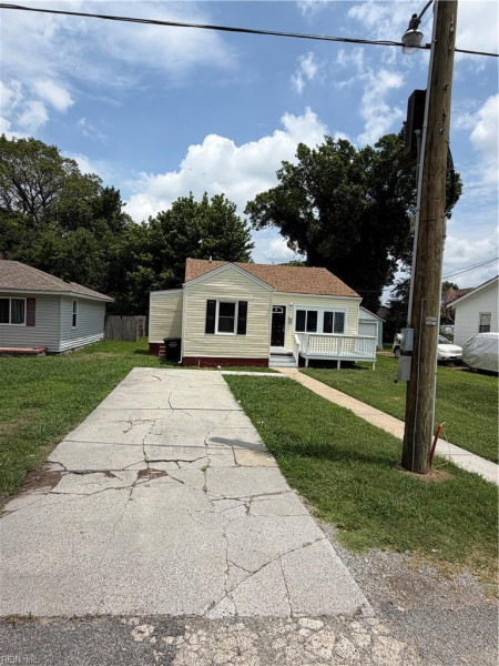 Photo 1 of 17 residential for sale in Portsmouth virginia