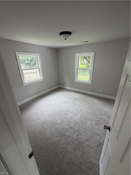 Photo 14 of 17 residential for sale in Portsmouth virginia