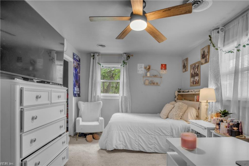 Photo 12 of 18 residential for sale in Chesapeake virginia