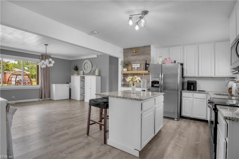 Photo 3 of 18 residential for sale in Chesapeake virginia
