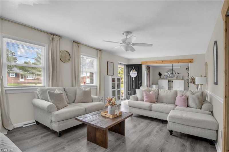 Photo 4 of 18 residential for sale in Chesapeake virginia