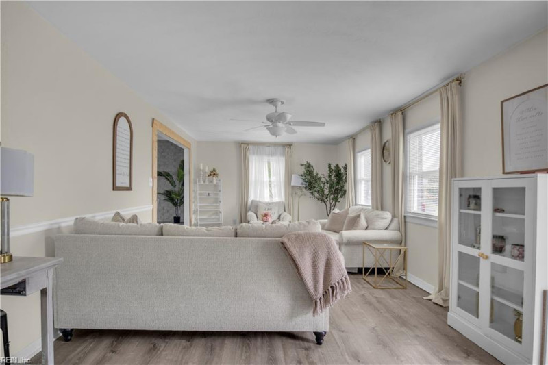 Photo 5 of 18 residential for sale in Chesapeake virginia